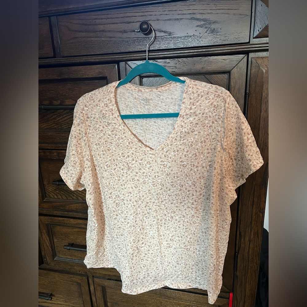 Old Navy 2X V neck T-shirt. Very cute with white shorts.